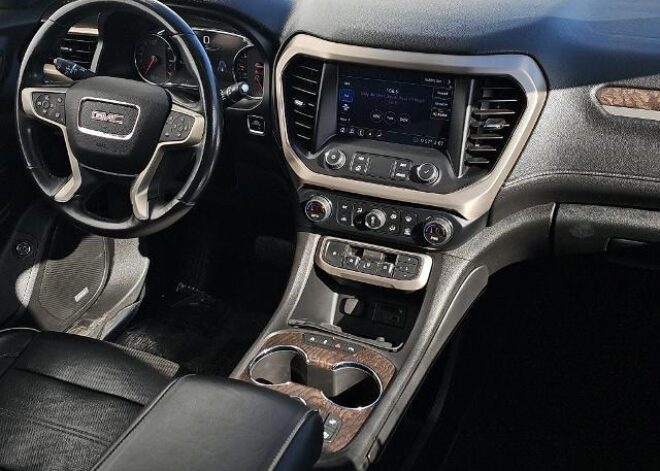 2020 GMC Acadia Denali